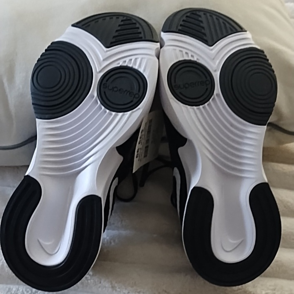 Nike Women's Black and White Athletic Running Shoes - Picture 3 of 5